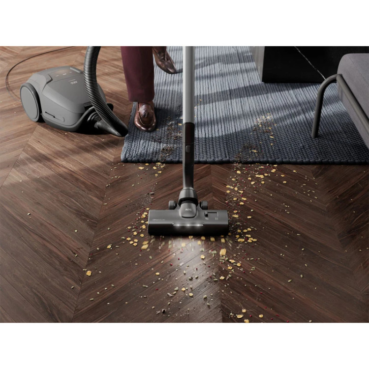 جاروبرقی آاگ مدل AB81A2DG